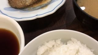 衣はさっくり、軽くて旨い天ぷらだ