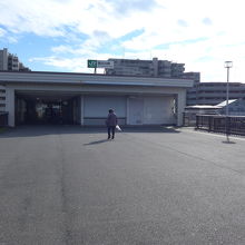 駅舎の建物　こじんまりとしています