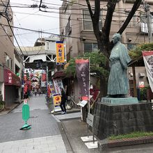 京急立会川駅前にあります。