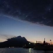 鹿児島:ドルフィンポートからの夜明けの桜島