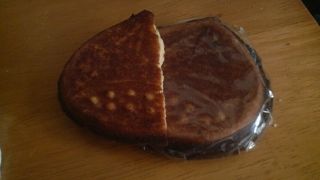 白餡で作った「栗せんべい」など上品なお味の煎餅が豊富