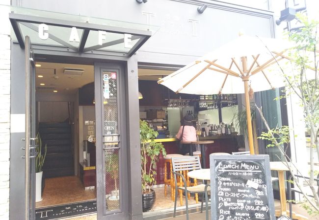 満席のためほんとにテラスで震えながらランチしました！寒(..)