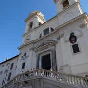 スペイン広場の階段の教会