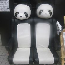 白浜駅構内ではパンダシートにも体験着席できます( ´∀｀ )