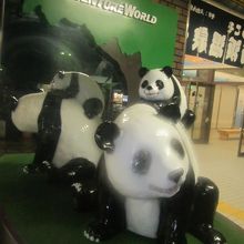 やっぱりどこを見ても、目立つのはパンダ…。