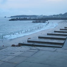 海沿いはこのような段々が整備されていました
