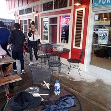 店の前のフードコート