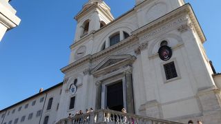 スペイン広場の階段の教会