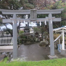 水門跡上部にある神社の様子