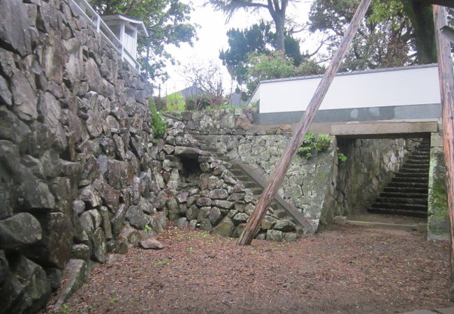 石垣の風情などがきちんと残されていて、素晴らしい名所だと思います！