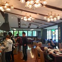 夕朝食会場　古そうだけど、そうでもないですよ