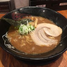 醤油豚骨ラーメン