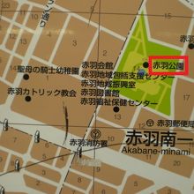 赤羽公園は、ＪＲ赤羽駅の東側に位置しています。幹線道路の東側