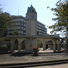 赤羽公園の南側には、教会の塔を思わせるような施設があります。