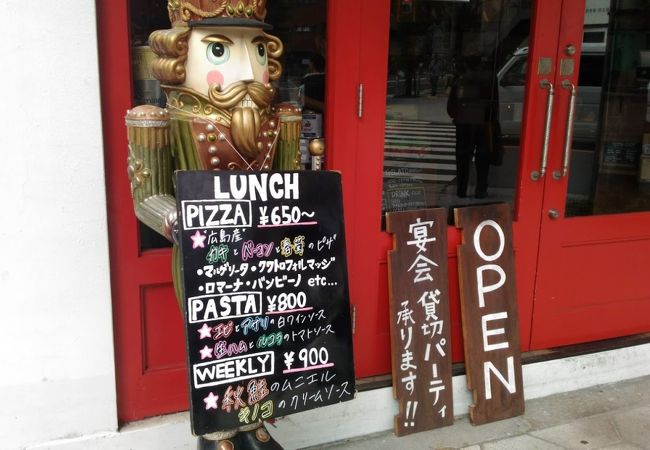 昼から窯焼きピザが食べられる