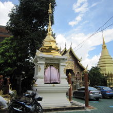 ２祠と仏塔