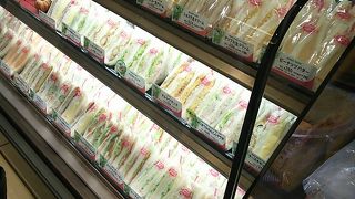 お昼は列ができていました