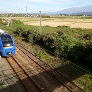 跨線橋は自由に登れ、ここからの鳥海山の景色が素晴らしい眺め