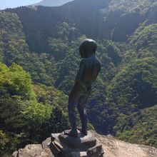 小便小僧の後姿