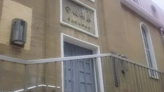 荘厳な建物があった