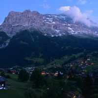 マウンテンビュ－の部屋からアイガ－目の前