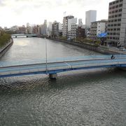 京橋とOBPビルをつなぐ通路