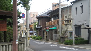 ずいぶんと細い街道です。