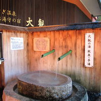 玄関脇に源泉、飲めます！