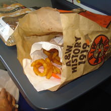 クルクルと巻いたポテト、なぜか食べたくなります。