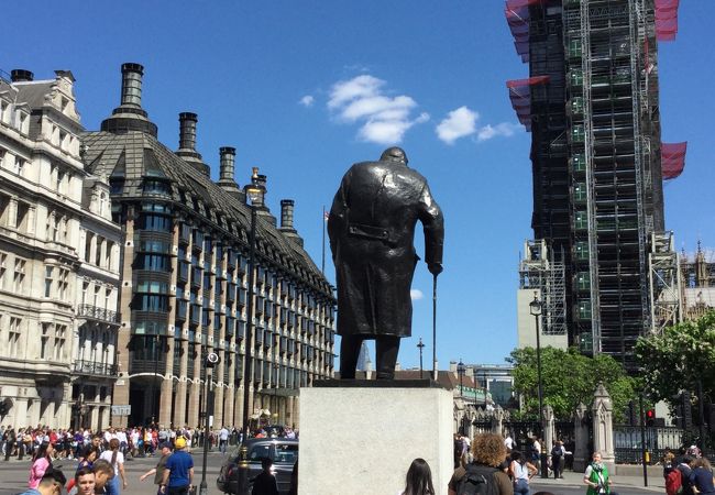 ウィンストン チャーチルの像