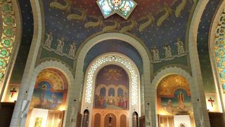 道しるべの風見鶏がとても可愛い！