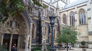 ロンドンで一番古いゴシック教会