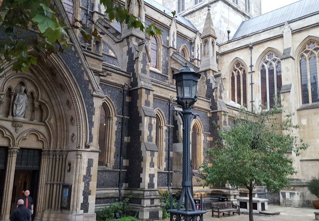 ロンドンで一番古いゴシック教会