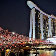 夜のヘリックス・ブリッジ