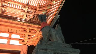 伏見稲荷のたくさんの狐