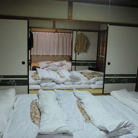 寝室は3部屋あり、10人まで宿泊できます。