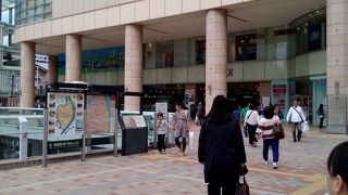 駅からすぐ。何でもマルイ