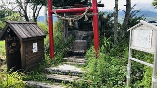 鉄道神社：野辺山のJR鉄道最高地点の碑の横