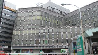 「巴裡 小川軒」の新橋店があります。