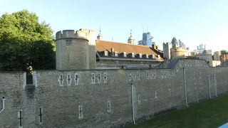 テムズ川沿いのタワーブリッジの側にあります