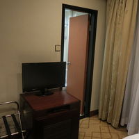 液晶テレビ。小さめ。日本の番組は放送してませんでした。