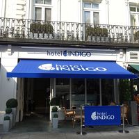 ホテルの入口はコンパクト