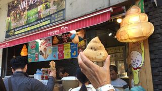 これがかの有名な「う◯こパン」か～（笑）