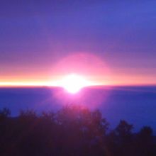 南峰からの御来光の様子
