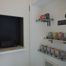 奥のカウンターで注文