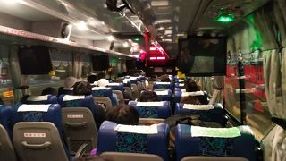 台北駅発早朝便はかなり乗っています。