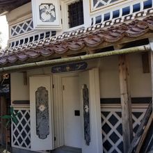 美しい鏝絵の倉（かぶ）