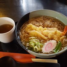 細麺のてんぷら蕎麦は、ちょうど良い感じで美味しかったです