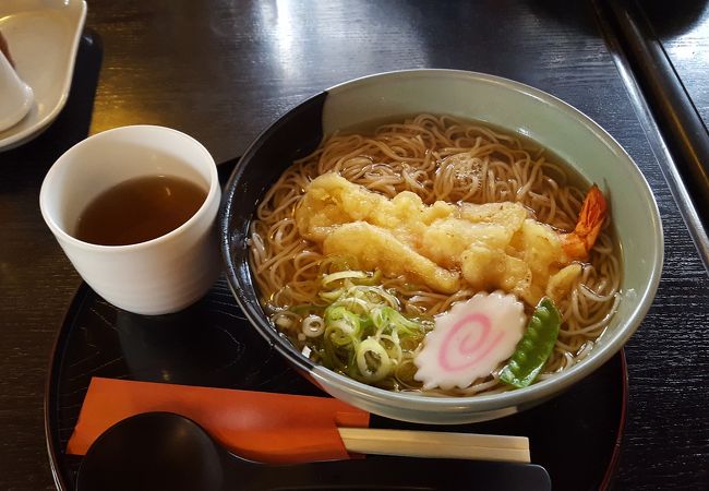 お蕎麦屋さん、と思いきや