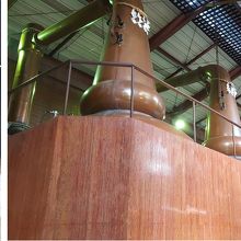 ここで醗酵が進む。醗酵釜の形の違いで味が変わるそうだ。